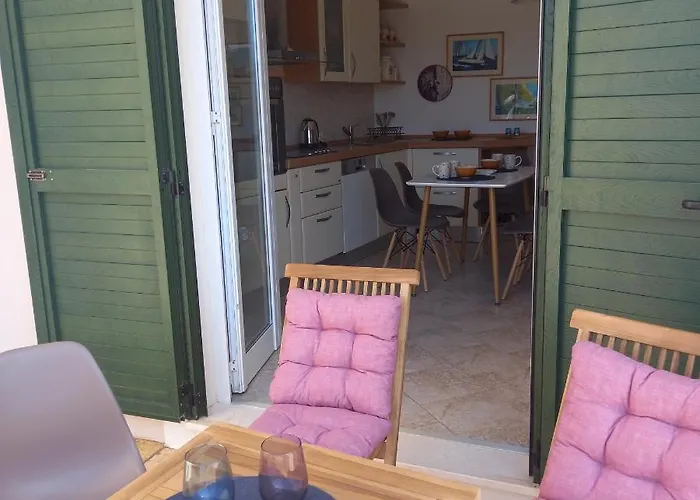 Apartment Captains Place *